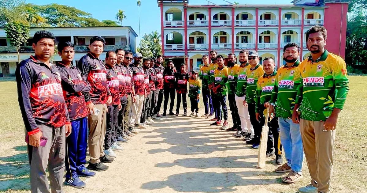 ঈদ উদযাপনে তরুণদের আকর্ষণ বিভিন্ন ধরনের খেলাধুলা