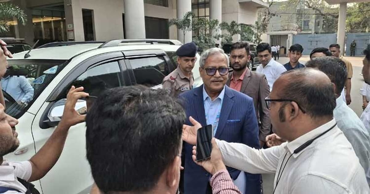 দুদক চেয়ারম্যানসহ পুরো কমিশনের পদত্যাগ