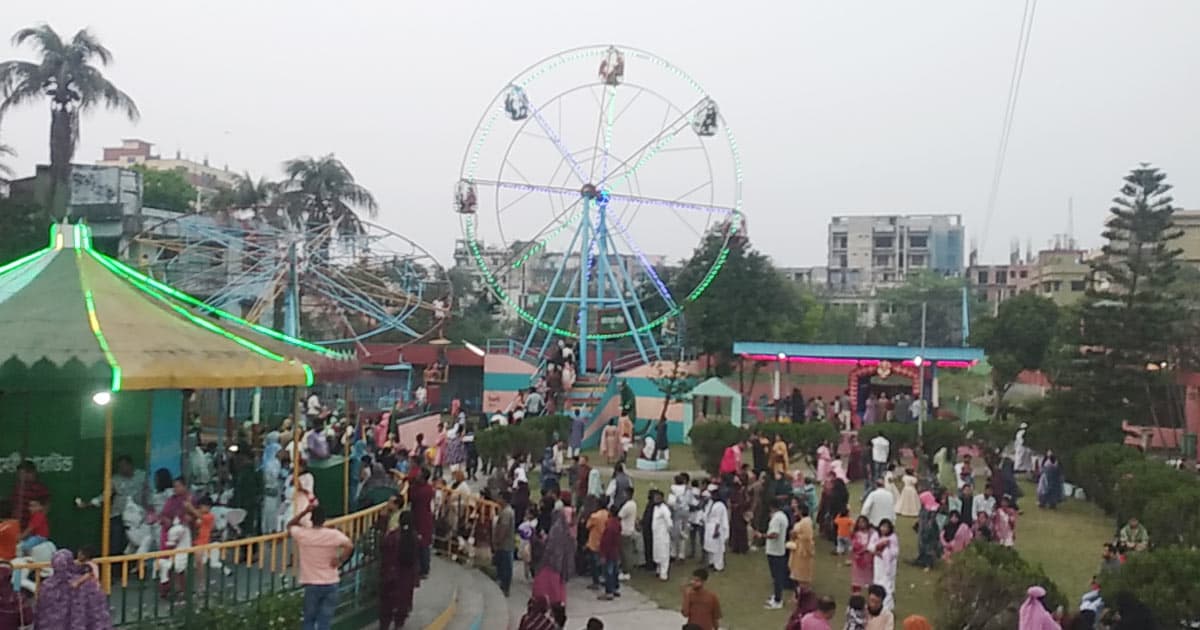 কুষ্টিয়ার বিনোদন কেন্দ্রগুলোতে দর্শনার্থীদের উপচে পড়া ঢল