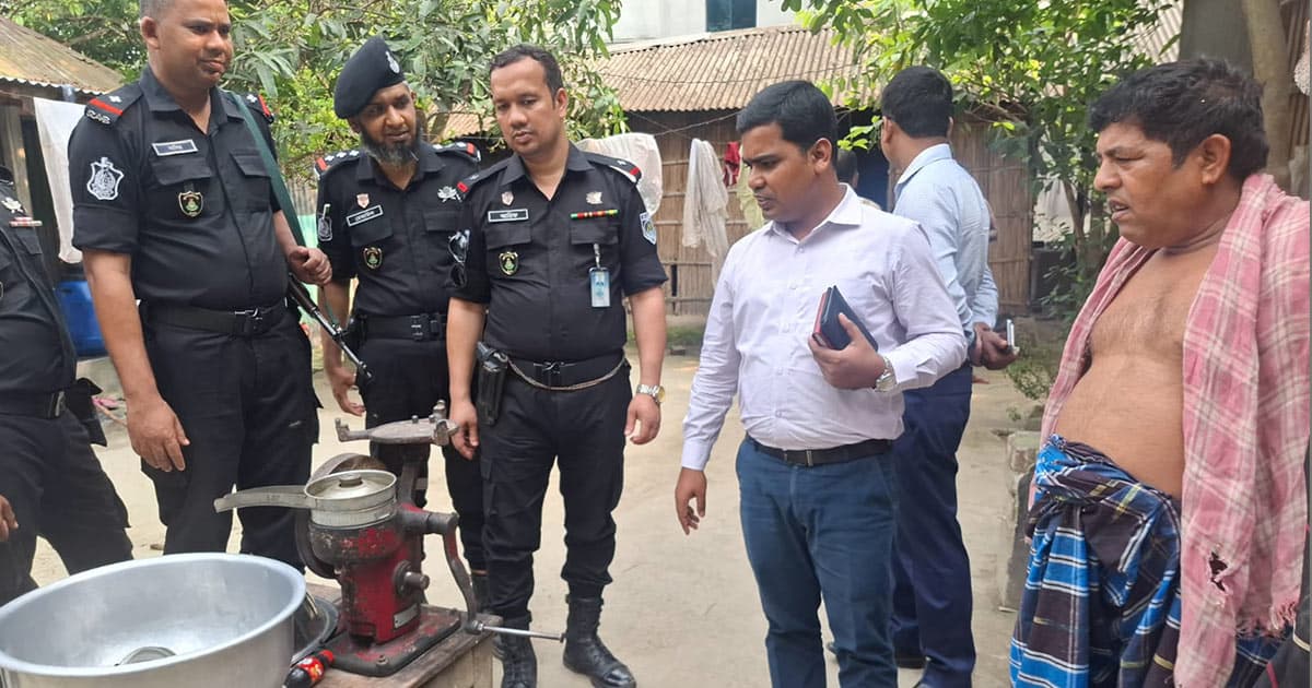 কুষ্টিয়ায় অস্বাস্থ্যকর পরিবেশে ছানা উৎপাদন, জরিমানা