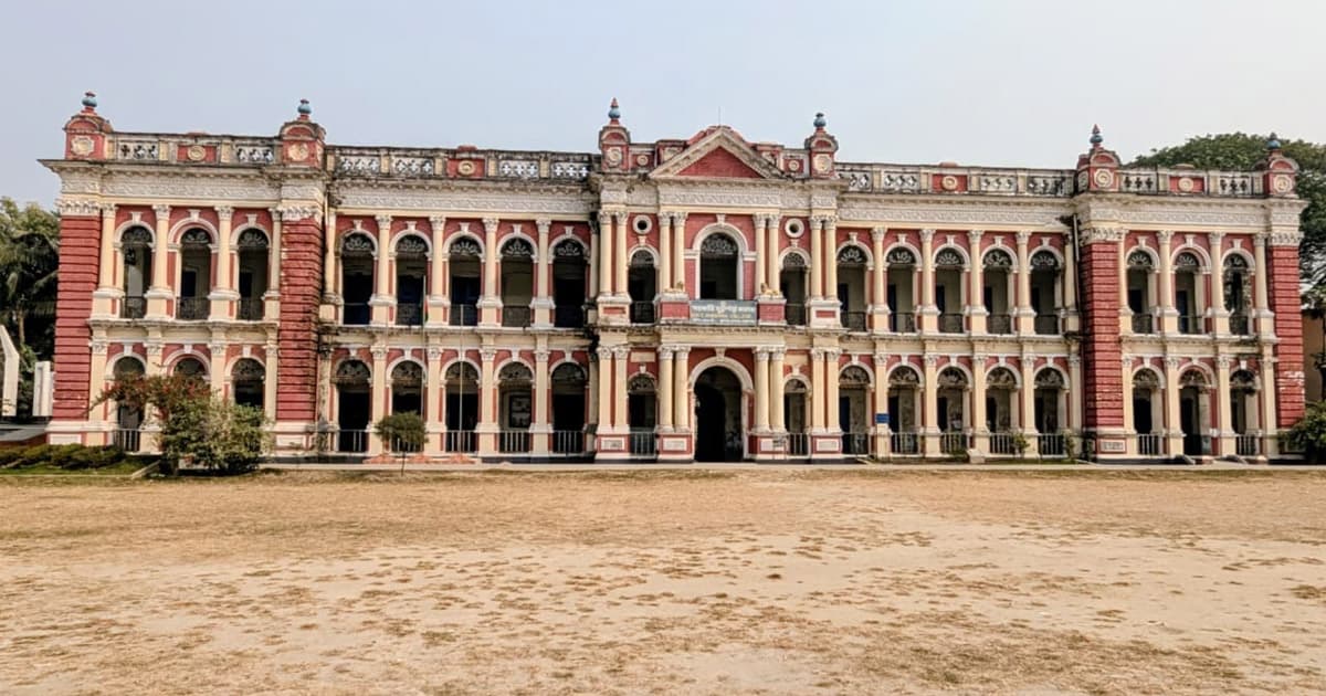 ঝুঁকিতে মুড়াপাড়া জমিদার বাড়ি