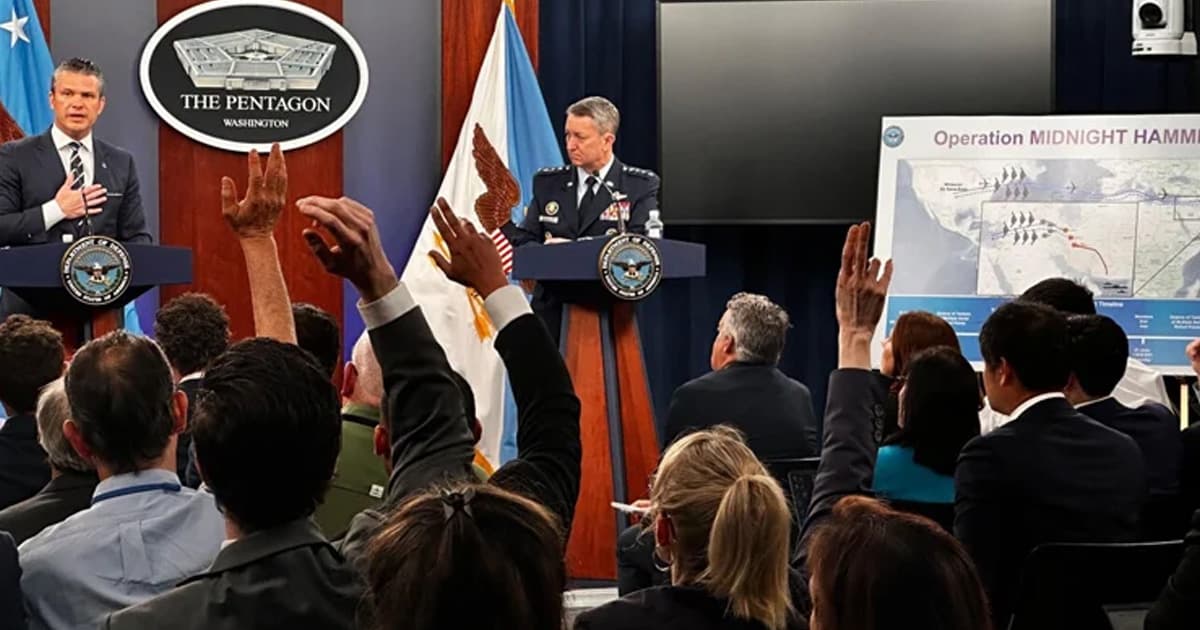 ইরান ইস্যুতে প্রথম সংবাদ সম্মেলনে যাচ্ছেন পেন্টাগন প্রধান