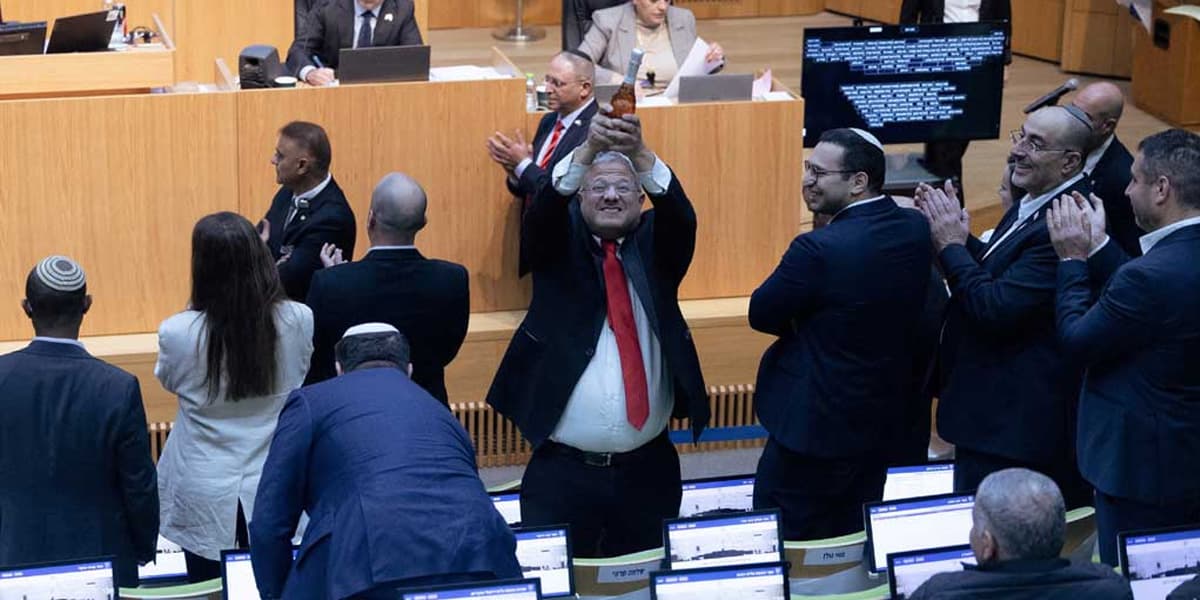 অভিযুক্ত ফিলিস্তিনিদের জন্য মৃত্যুদণ্ড আইন করেছে ইসরায়েল