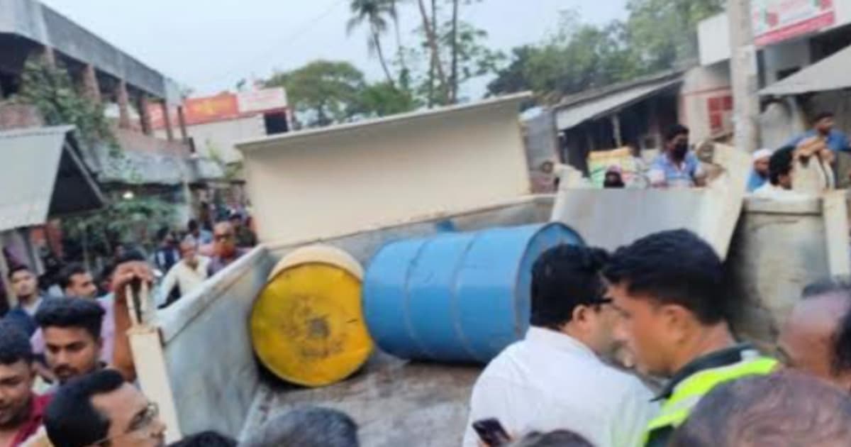 যশোরে ধানের আড়তে চোরাই জ্বালানি তেলের ডিপো