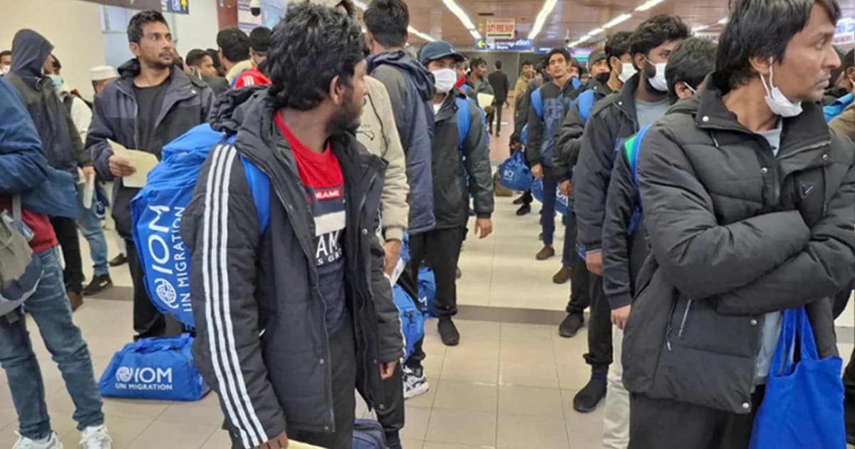 লিবিয়া থেকে দেশে ফিরলেন ১৬৫ বাংলাদেশি