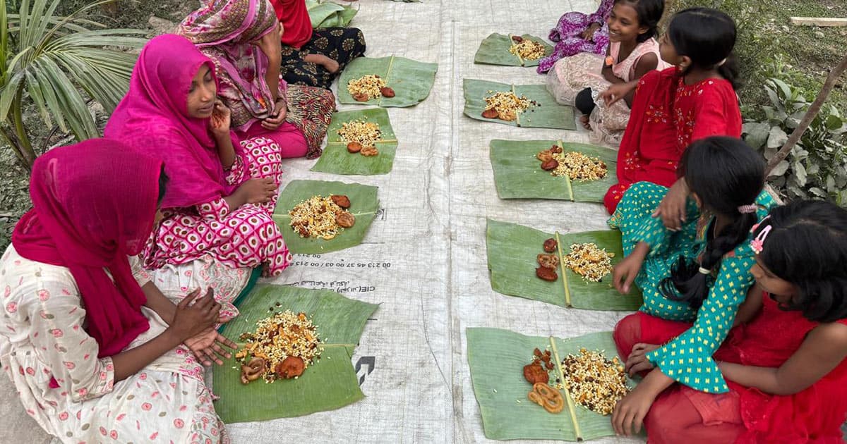 প্লাস্টিককে না, কলাপাতায় ইফতার