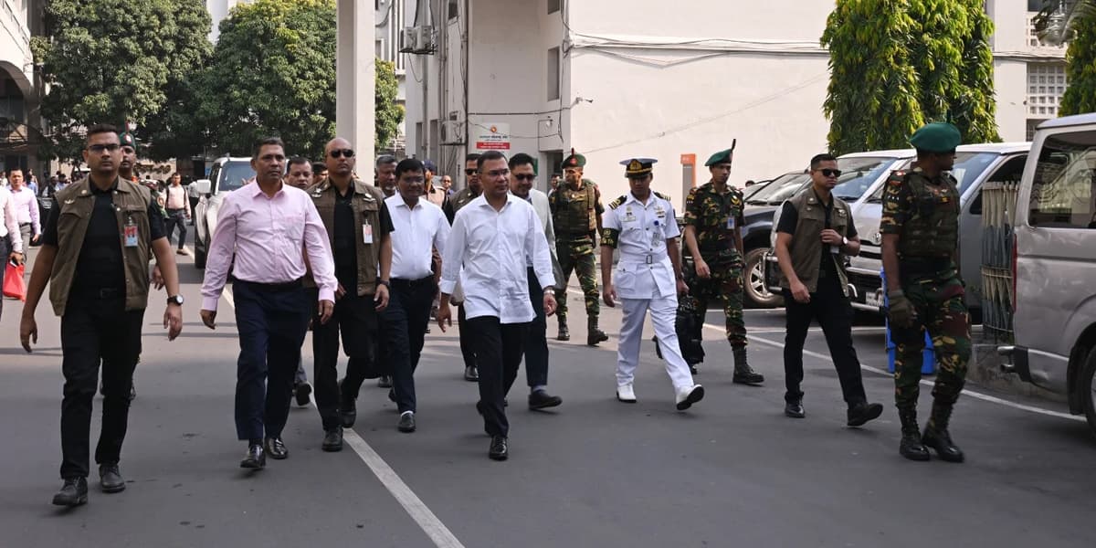 সচিবালয়ে ঢুকেই দফতরে দফতরে আকস্মিক পরিদর্শনে প্রধানমন্ত্রী