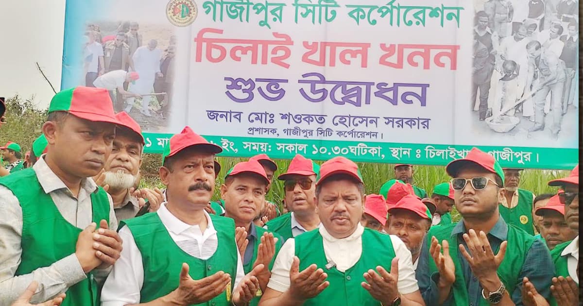 ভেকু চালিয়ে জিসিসি প্রশাসকের খাল খনন কর্মসূচির উদ্বোধন