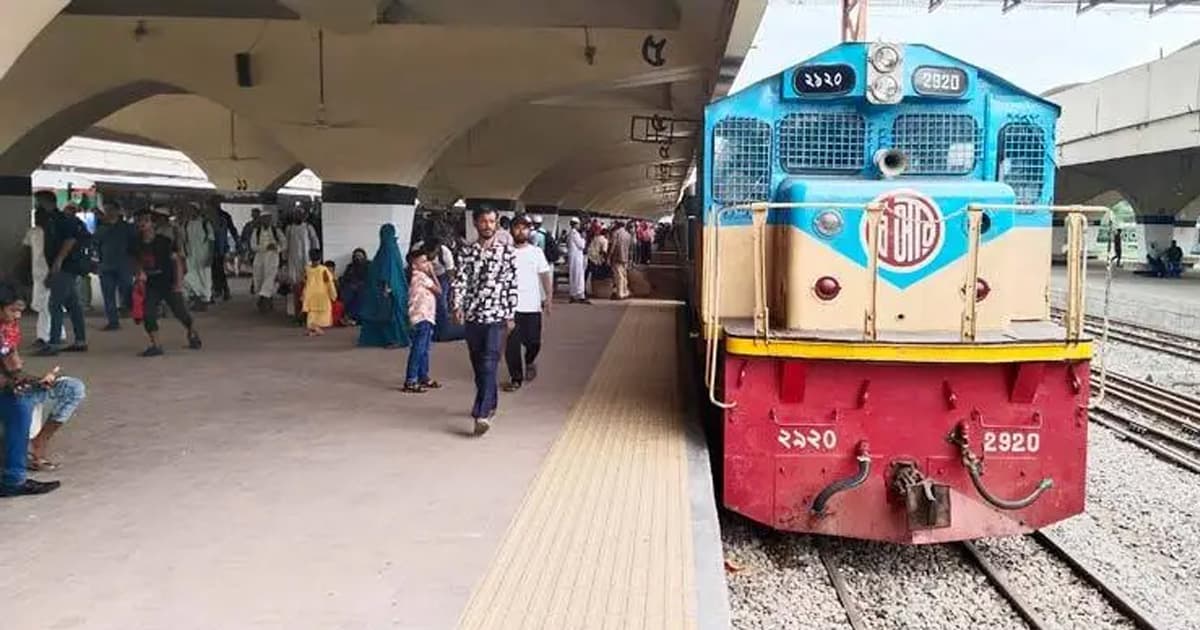 ঈদযাত্রায় স্বস্তি, কমলাপুরে কমেছে যাত্রীর চাপ