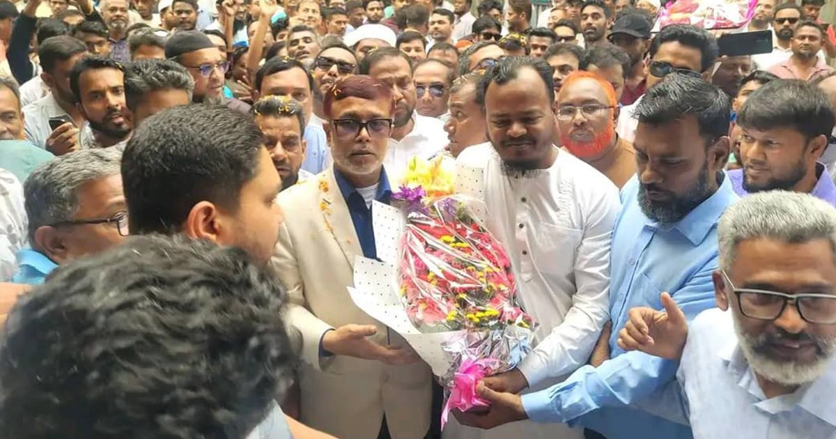 এলাকায় ঘুরে সমস্যা চিহ্নিত করে সমাধানের চেষ্টা করবো: প্রশাসক সাখাওয়াত