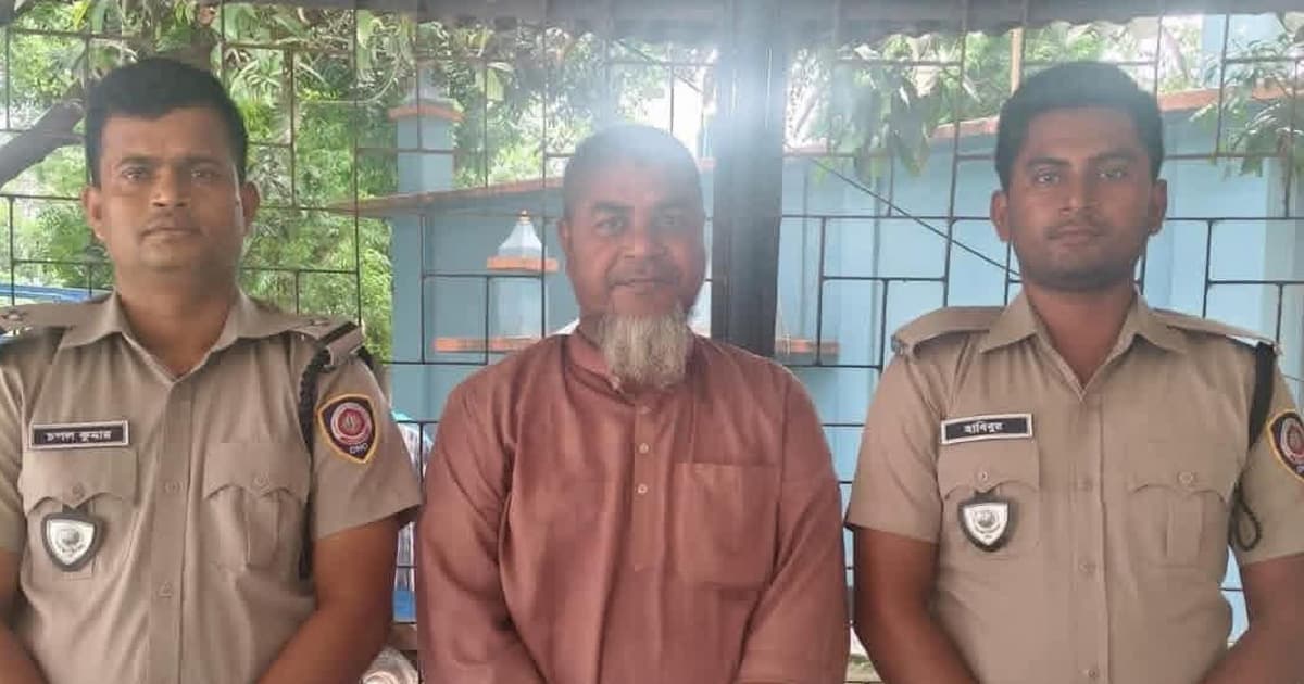 গোমস্তাপুরে ৫৭০ পিস ইয়াবাসহ মাদক কারবারি গ্রেপ্তার
