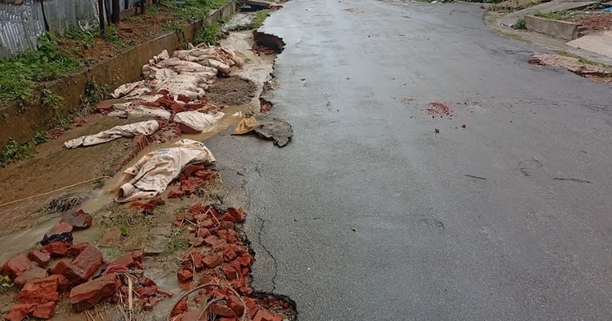 বাঘাইছড়ি-দীঘিনালা ঝুঁকিপূর্ণ সড়কে দায়সারা সংস্কার