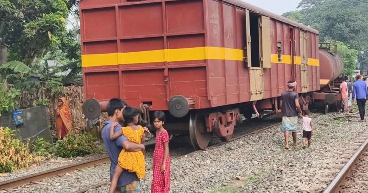 ঝিনাইদহে ট্রেন লাইনচ্যুত, সাড়ে ৫ ঘণ্টা পর রেল যোগাযোগ স্বাভাবিক
