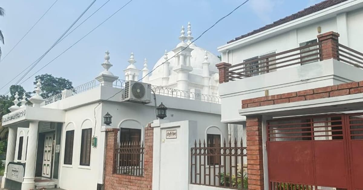 হারানো রাজত্বের স্মৃতি নিয়ে দাঁড়িয়ে তালুকদার বাড়ি মসজিদ