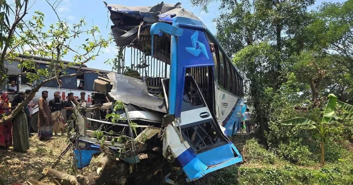 দুই বাসের মুখোমুখি সংঘর্ষ, নিহত ৪