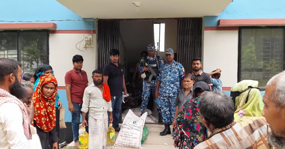 রাঙ্গাবালীতে নিবন্ধিত জেলেদের মাঝে বিশেষ খাদ্য সহায়তা বিতরণ