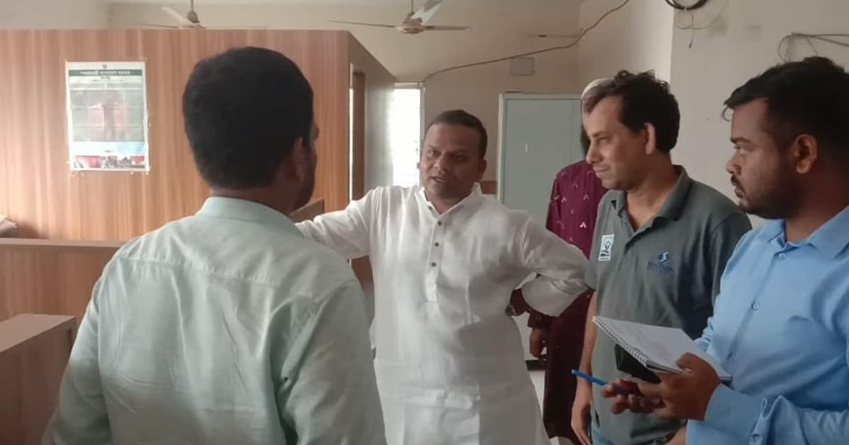 বরিশালে বিআইডব্লিউটিএ দপ্তরে প্রতিমন্ত্রীর ঝটিকা অভিযান