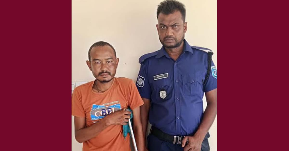 পার্বতীপুরে বই ও খবরের কাগজ থেকে গাঁজা উদ্ধার, গ্রেপ্তার-১