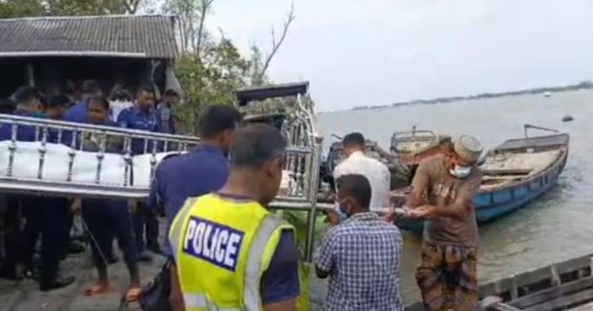 সুন্দরবনে গুলিতে নিহত জেলের লাশ পুলিশ পাহারায় দাফন