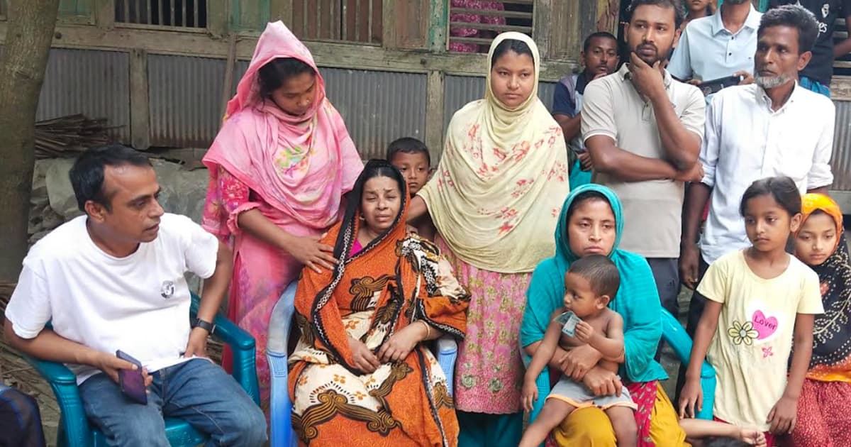 পিরোজপুরে ট্রলার ডুবিতে নিহত কামালের পরিবারের পাশে গণপূর্ত প্রতিমন্ত্রী