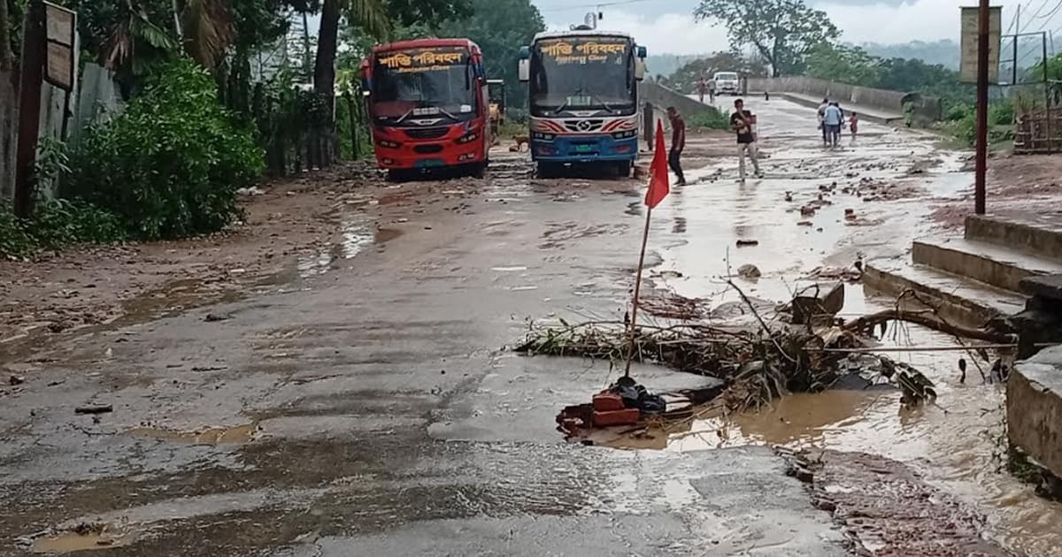 টানা বৃষ্টিতে ভাঙছে বাঘাইছড়ি-দীঘিনালা সড়ক