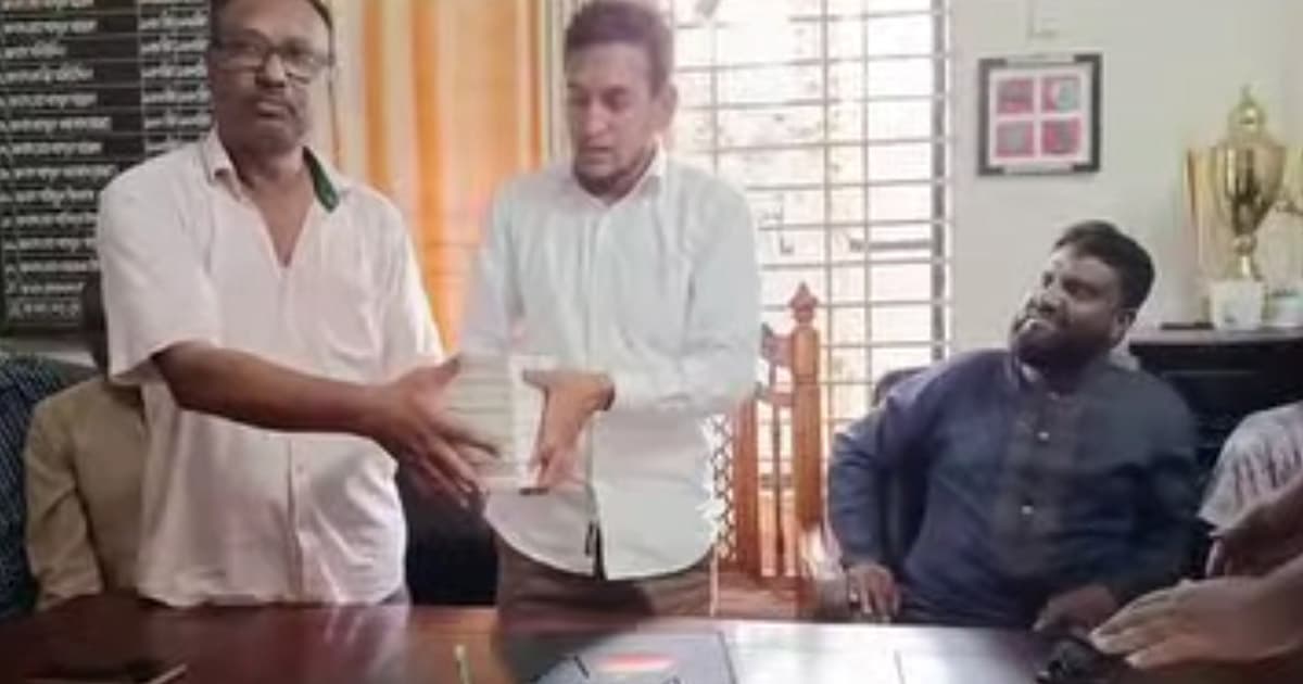 বকশীগঞ্জে ভিজিএফ কার্ড বিতরণে অনিয়ম
