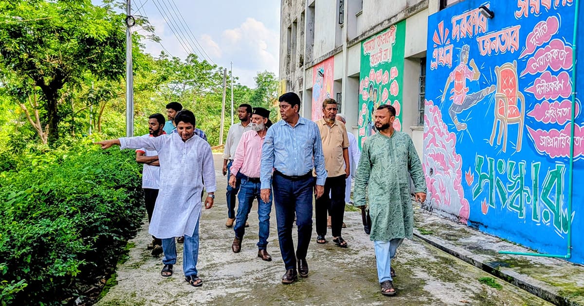 শিক্ষার্থীবান্ধব ক্যাম্পাস গঠনে আবাসিক হল পরিদর্শনে কুবি উপাচার্য