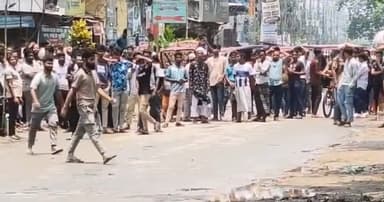রক্তাক্ত ডুয়েট: ছাত্রদল-ছাত্রশিবিরের পাল্টাপাল্টি অভিযোগ