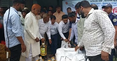 জেলেদের মাঝে খাদ্য বিতরণ, অনিয়মের অভিযোগ