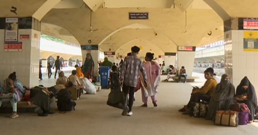 ঈদের ছুটি শেষে রাজধানীতে ফিরছেন মানুষ