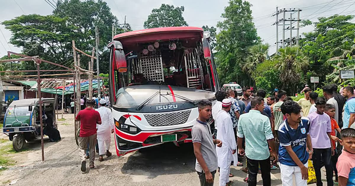 গোপালগঞ্জে সড়ক দুর্ঘটনায় পিরোজপুরের একই পরিবারের ৩ জন নিহত