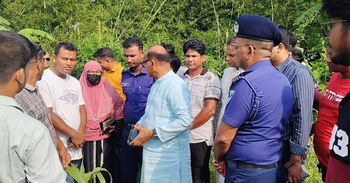 শরীয়তপুরে কবরস্থানে ককটেল বিস্ফোরণ