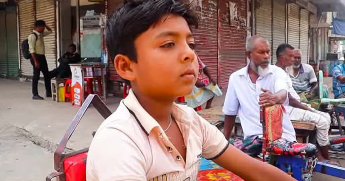 ভ্যান ছেড়ে স্কুলে ফিরল জুনায়েদ