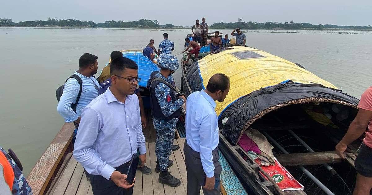 মঠবাড়িয়ায় বিপুল পরিমাণ রেনুসহ আটক ৭