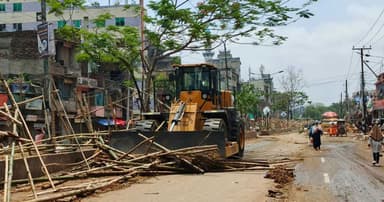 বর্জ্য অপসারণে অবহেলা: প্রধানমন্ত্রীর নির্দেশে দুই কর্মকর্তা প্রত্যাহার