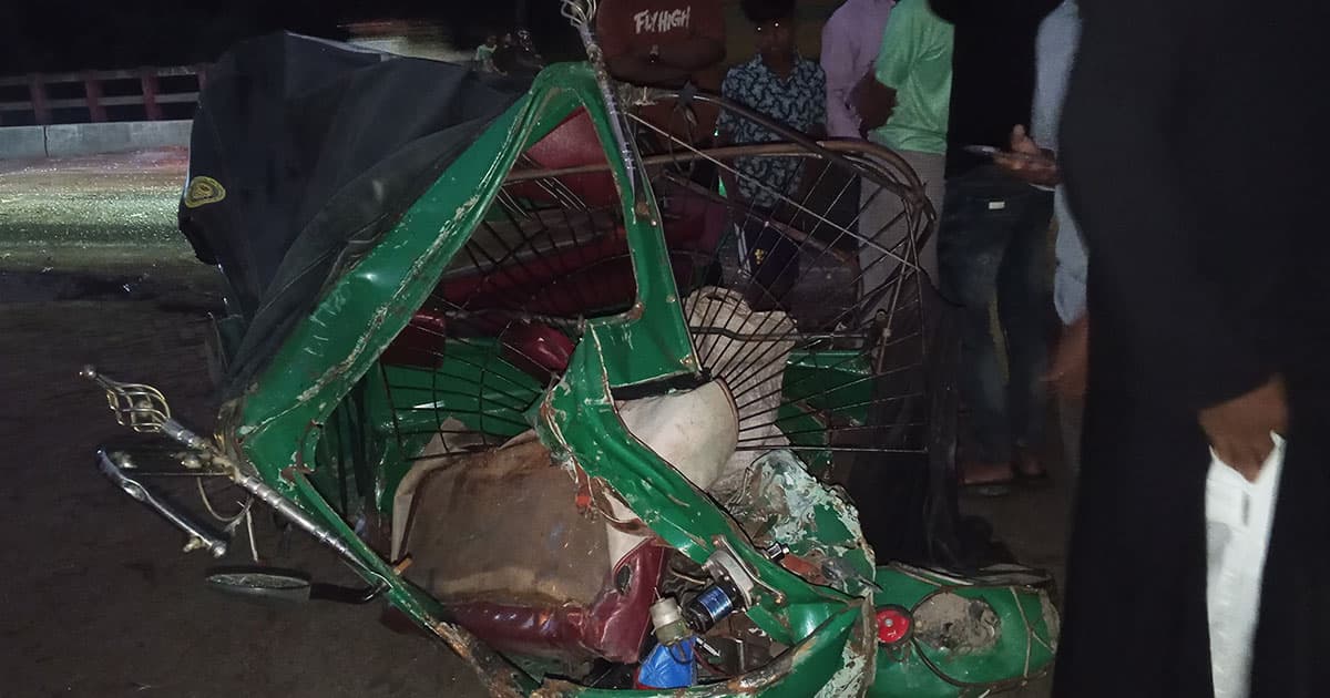 উল্লাপাড়ায় বাসচাপায় নিহত ৩