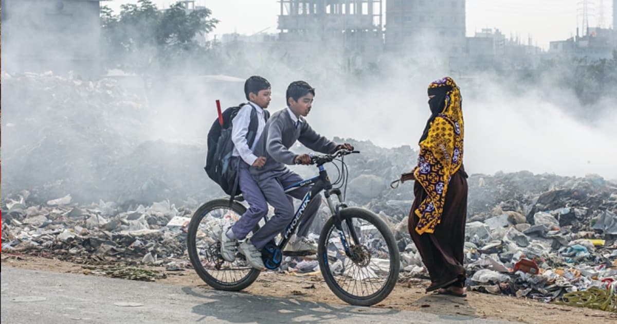 দূষণে আজও শীর্ষে রাজধানী