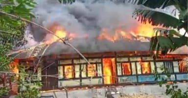 মায়ের ওপর অভিমান, ঘরে আগুন মাদকাসক্ত যুবকের