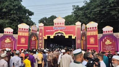 দীর্ঘ লাইনে অপেক্ষা, নিরাপত্তা পেরিয়ে জাতীয় ঈদগাহে ঢল