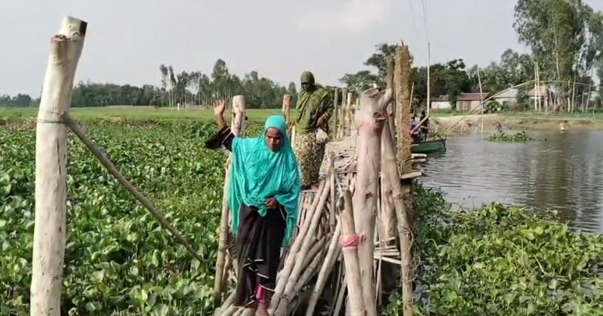 বুড়াইল নদীতে স্থায়ী সেতুর দাবি দুই গ্রামবাসীদের