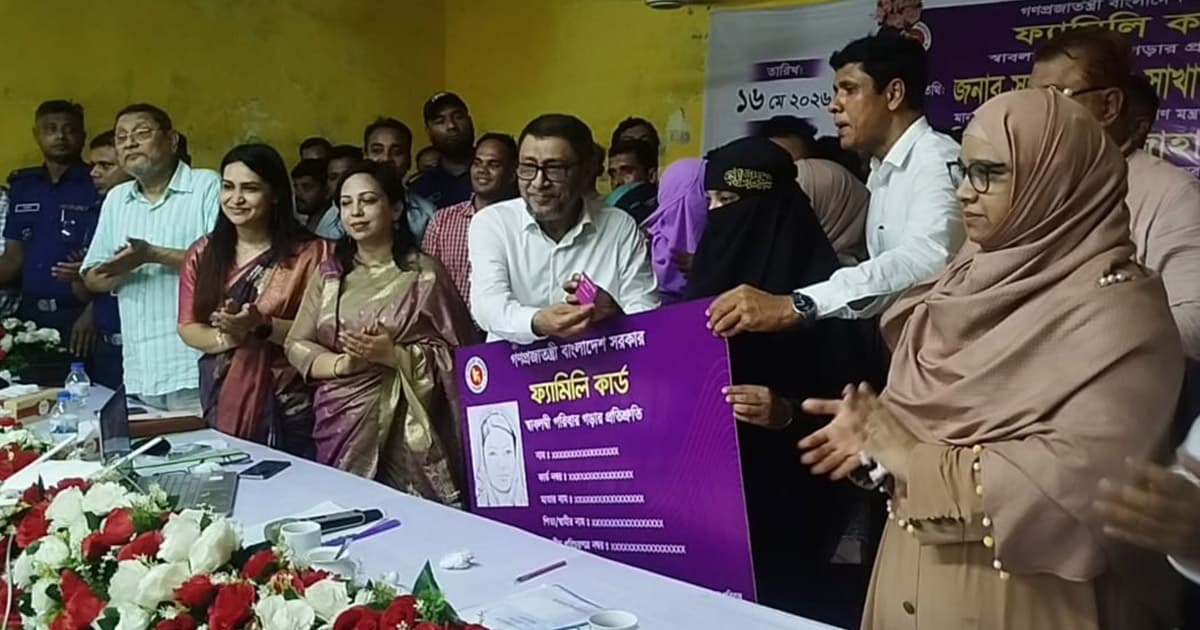 ৩৬৬ পরিবারকে ‘ফ্যামিলি কার্ড’ দিলেন স্বাস্থ্যমন্ত্রী