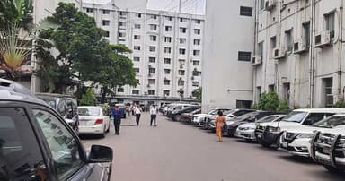 সচিবালয়ে ছুটির আমেজ