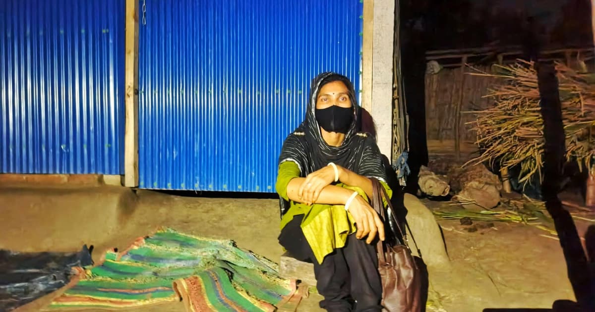 স্ত্রীর স্বীকৃতির দাবি নিয়ে বিয়ে বাড়িতে যুবতীর অনশন