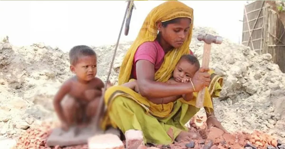 মা- এক অক্ষরের এক পৃথিবী