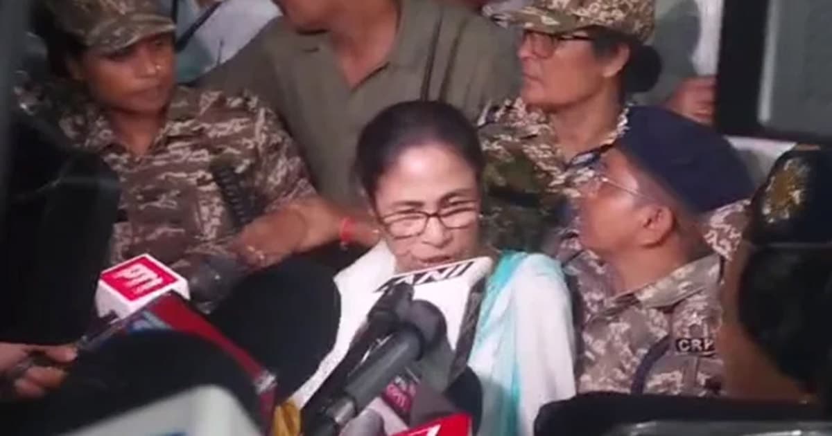 ভবানীপুরেও এগিয়ে শুভেন্দু, গণনাকেন্দ্র ছাড়লেন মমতা