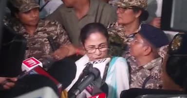 ভবানীপুরেও এগিয়ে শুভেন্দু, গণনাকেন্দ্র ছাড়লেন মমতা