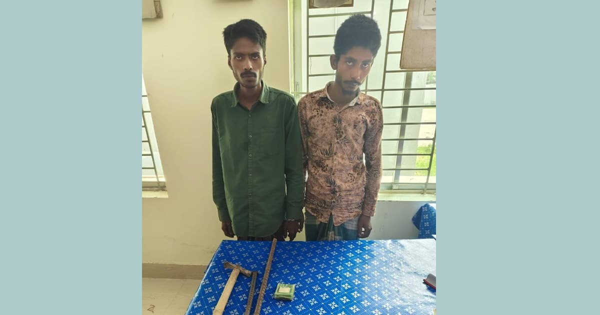 নওগাঁর ধামইরহাটে দোকানে চুরি, গ্রেপ্তার ২
