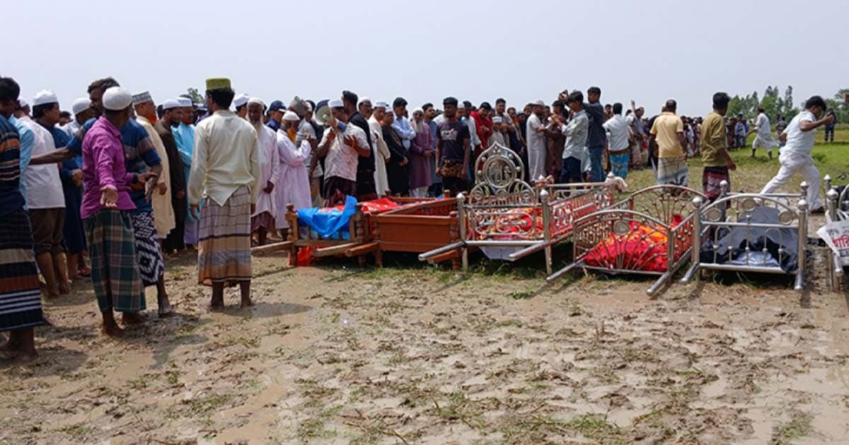 টাঙ্গাইলে সড়ক দুর্ঘটনায় নিহত ৬ জনকে পাশাপাশি দাফন