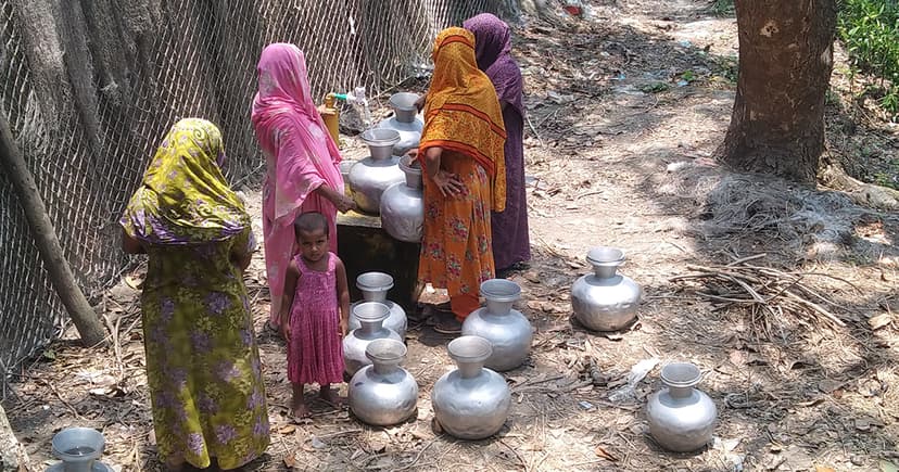 উপকূলের মানুষ খুঁজছে এক ফোঁটা বিশুদ্ধ পানি