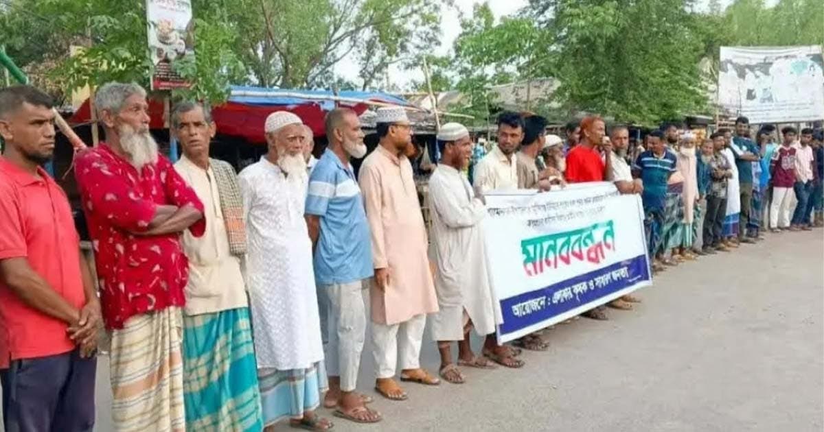 শ্যামনগরে খাল পুনঃখননে বাধা ও অপপ্রচারের প্রতিবাদে মানববন্ধন